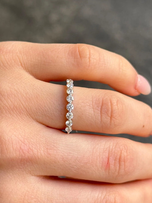 Ladies White Gold Single Prong Wedding Band