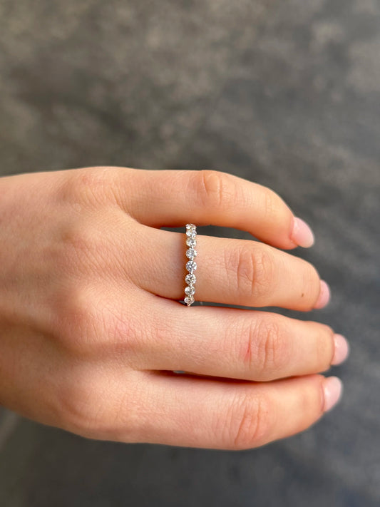 Ladies White Gold Single Prong Wedding Band