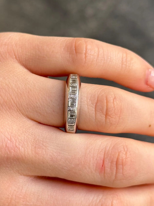 Ladies Round and Baguette Alternating Wedding Band