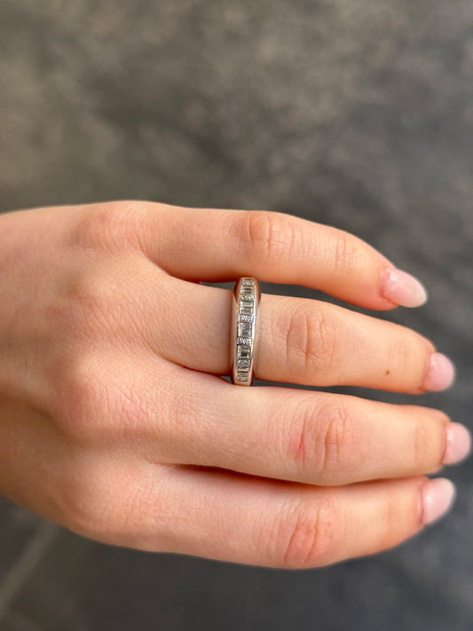 Ladies Round and Baguette Alternating Wedding Band