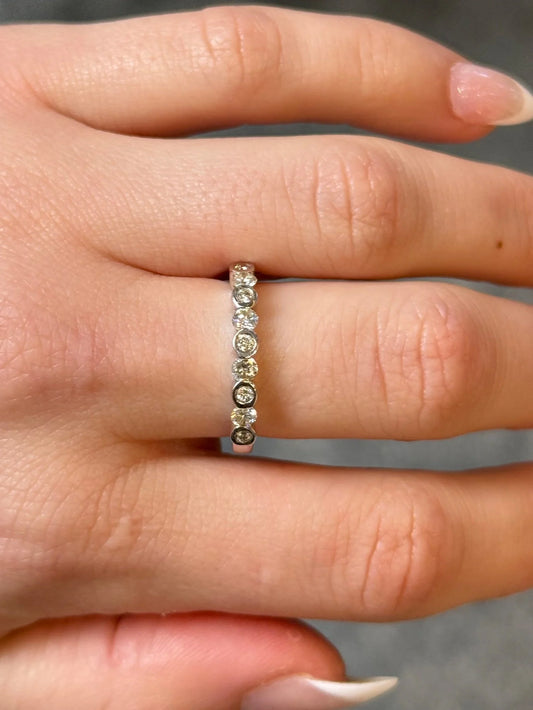 Ladies Alternating Bezel and Diamond Ring