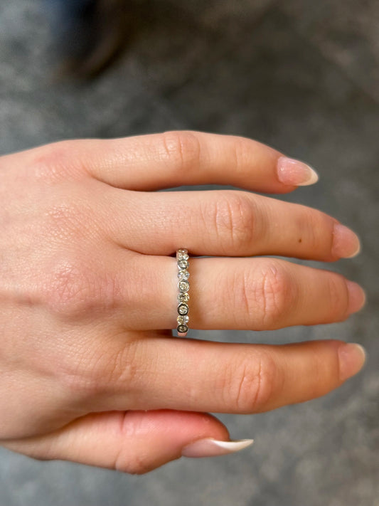 Ladies Alternating Bezel and Diamond Ring