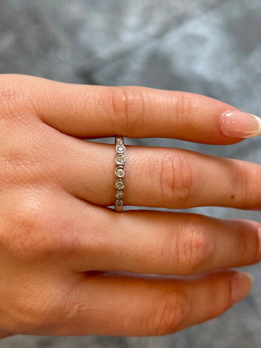 Ladies Ascending Bezel Set Wedding Band