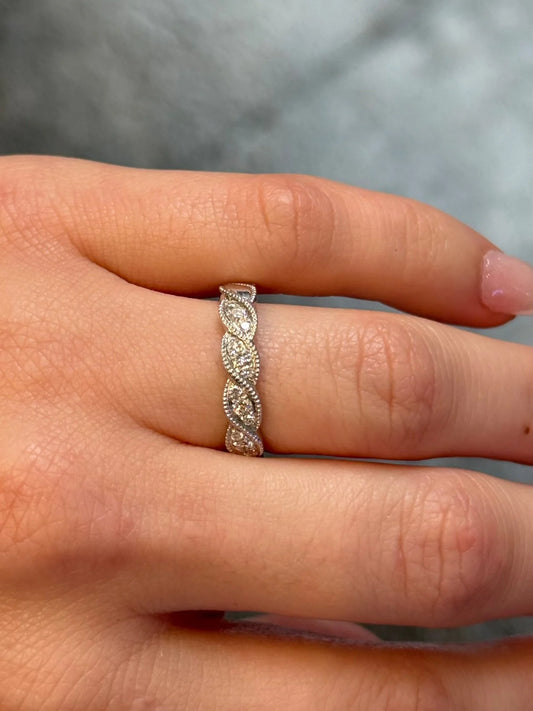 Ladies East to West Cluster and Milgrain Diamond Wedding Band