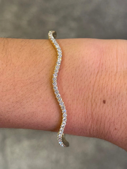 Ladies Twist Design Round Diamond Bangle