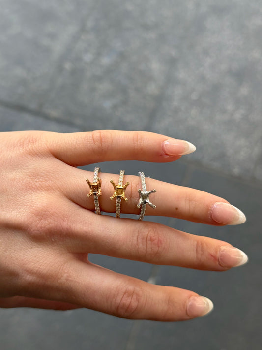 Ladies Timeless Engagement Ring