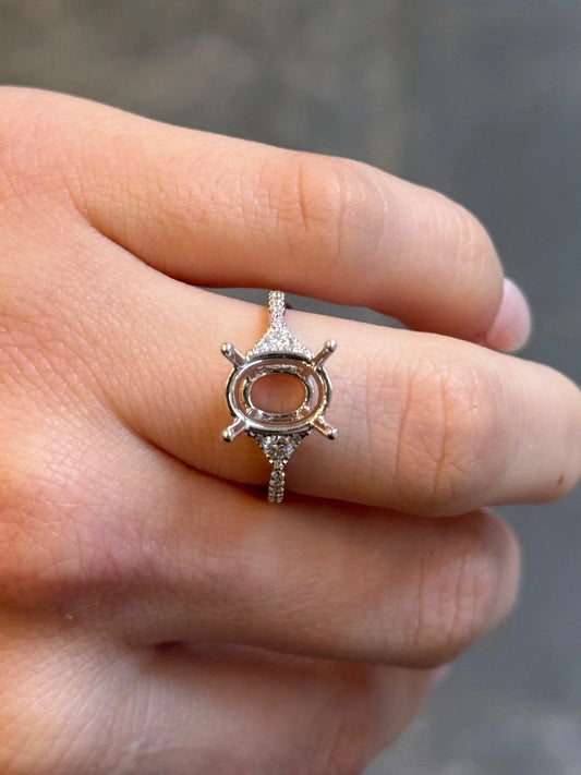 Ladies White Gold and Trilliant Diamond Custer Side Engagement Ring