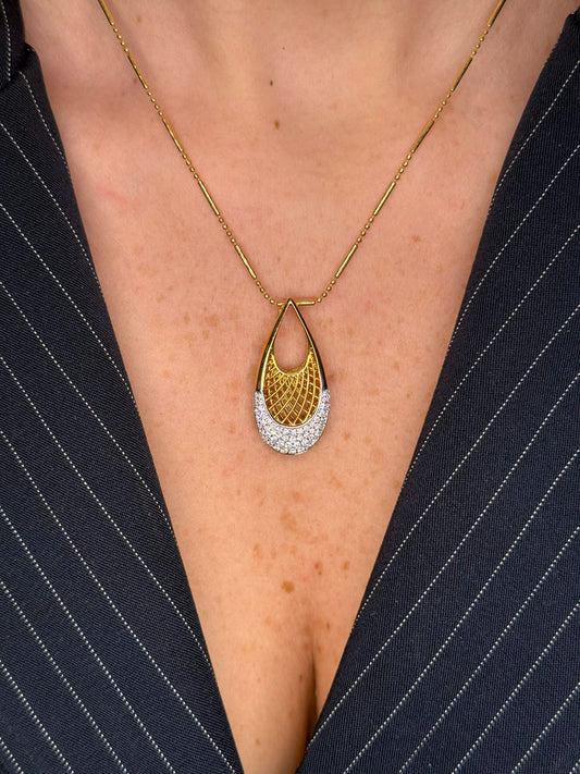 Ladies Pave Set Open Middle Round Diamond Pendant