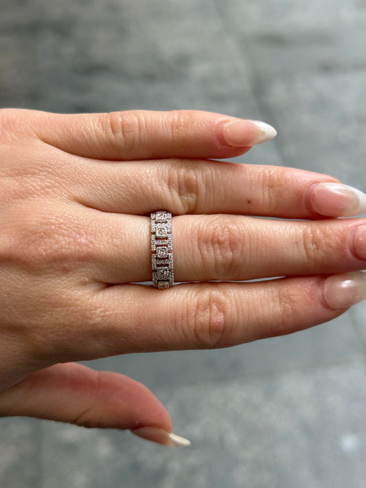 Ladies "I" Round Diamond Band