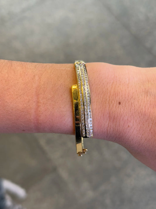 Ladies Side by Side Gold and Diamond Bangle Bracelet