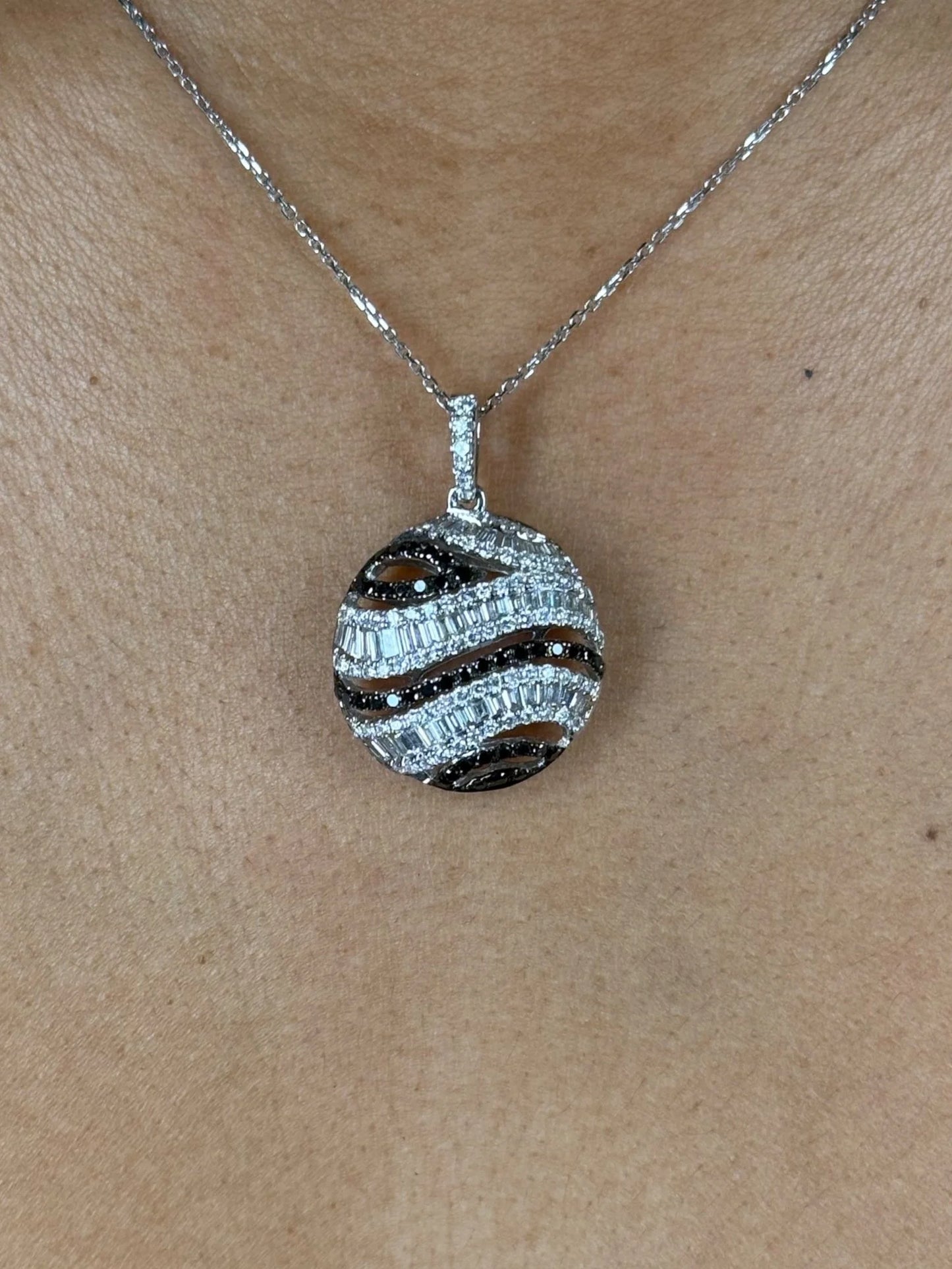 Ladies Wavey Circle Diamond Pendant