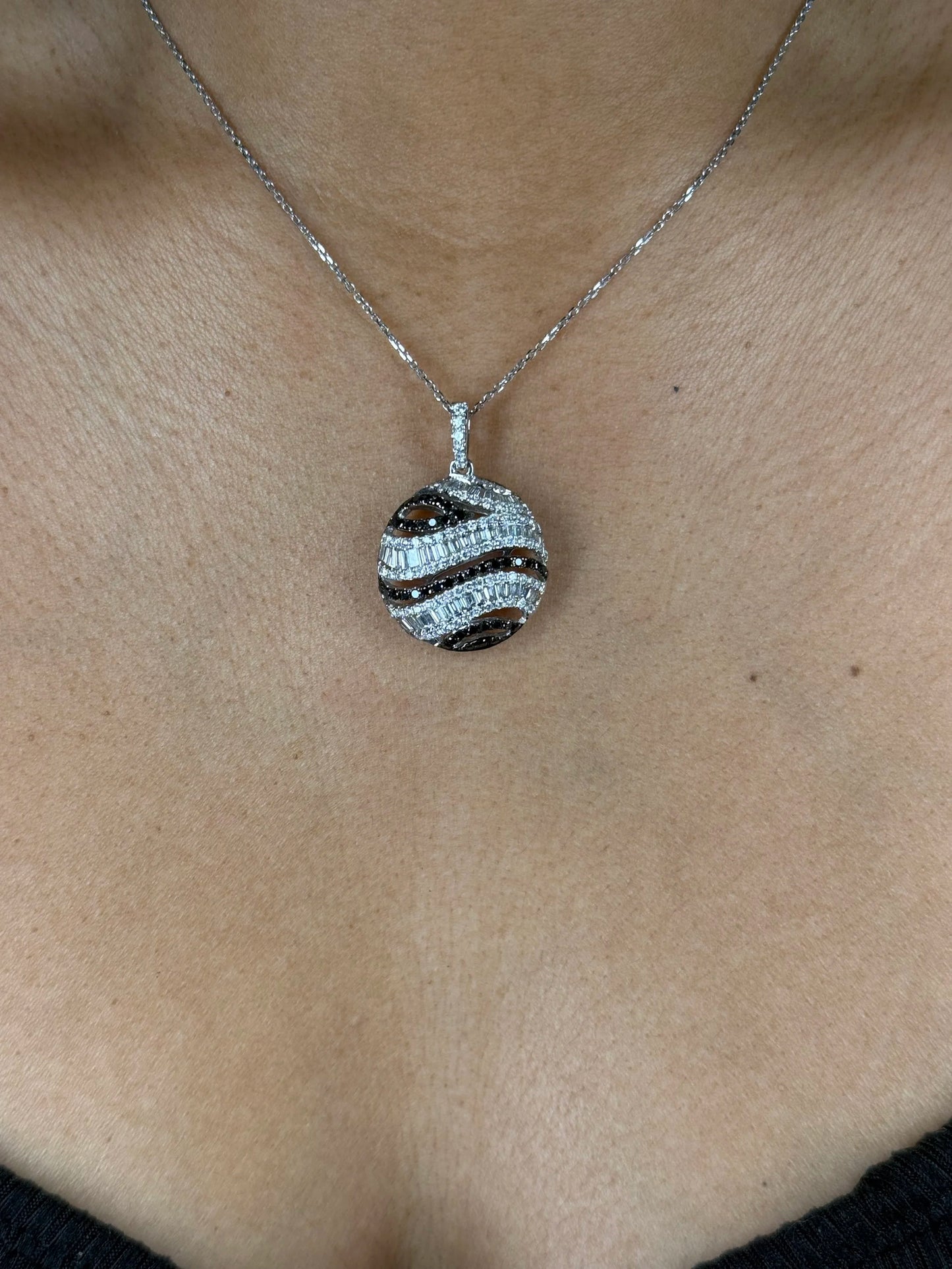 Ladies Wavey Circle Diamond Pendant