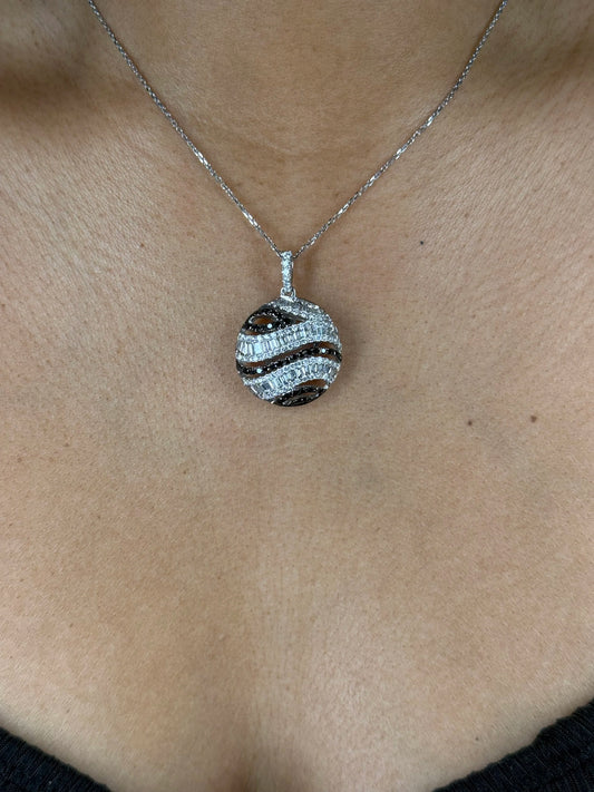 Ladies Wavey Circle Diamond Pendant