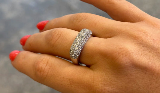 Ladies Center Pave Round Diamond Ring