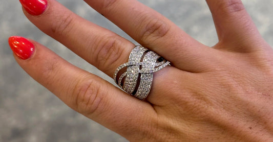 Ladies Opposite Alternating Round Diamond Ring