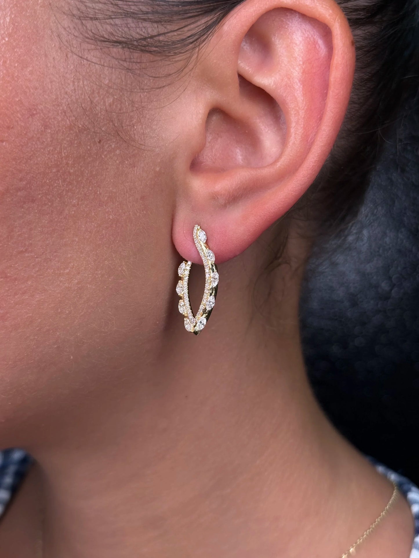 Ladies V-Shaped Marquise and Round Diamond Earring