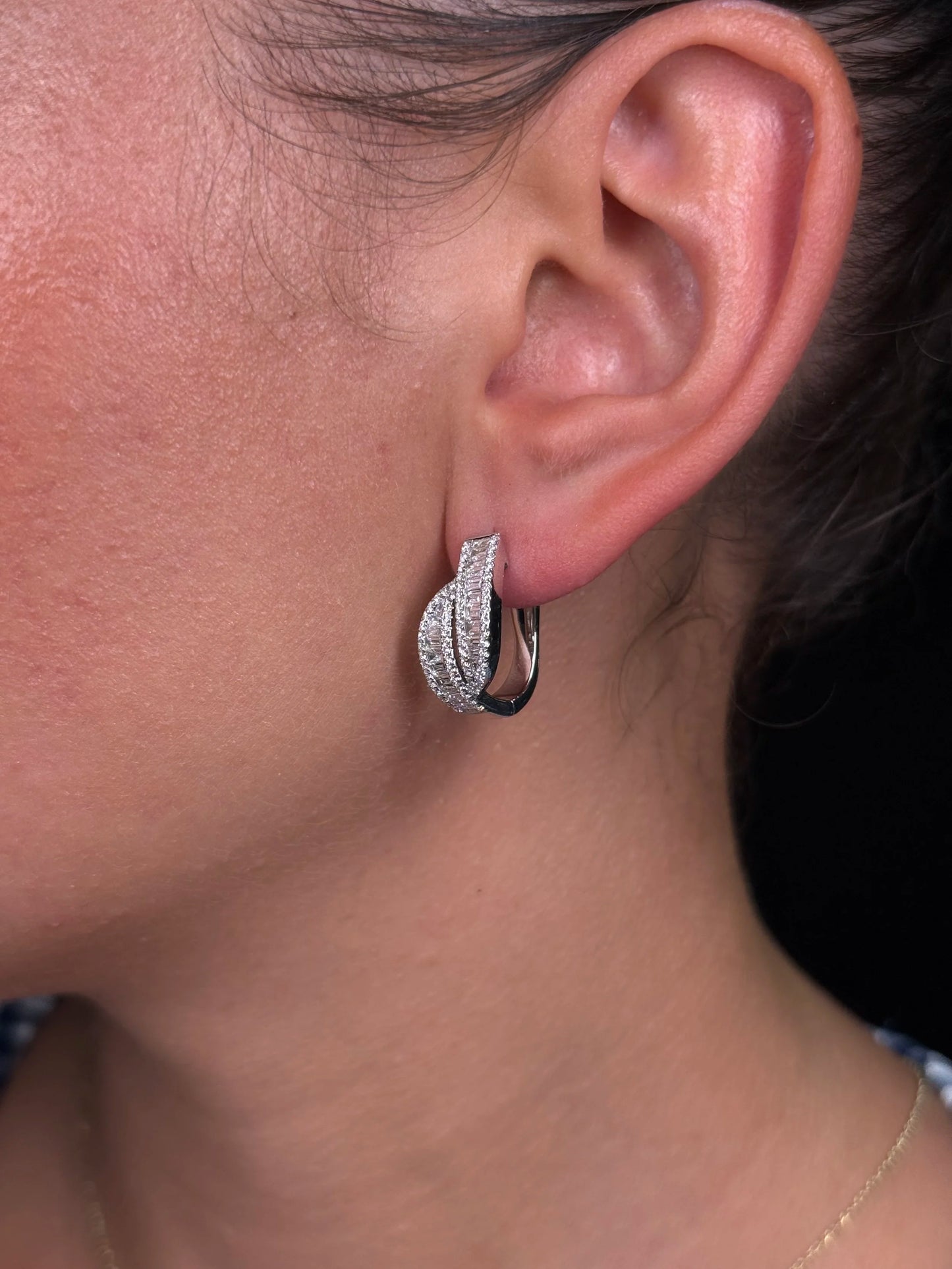 Ladies Side by Side Graduated Diamond Earring
