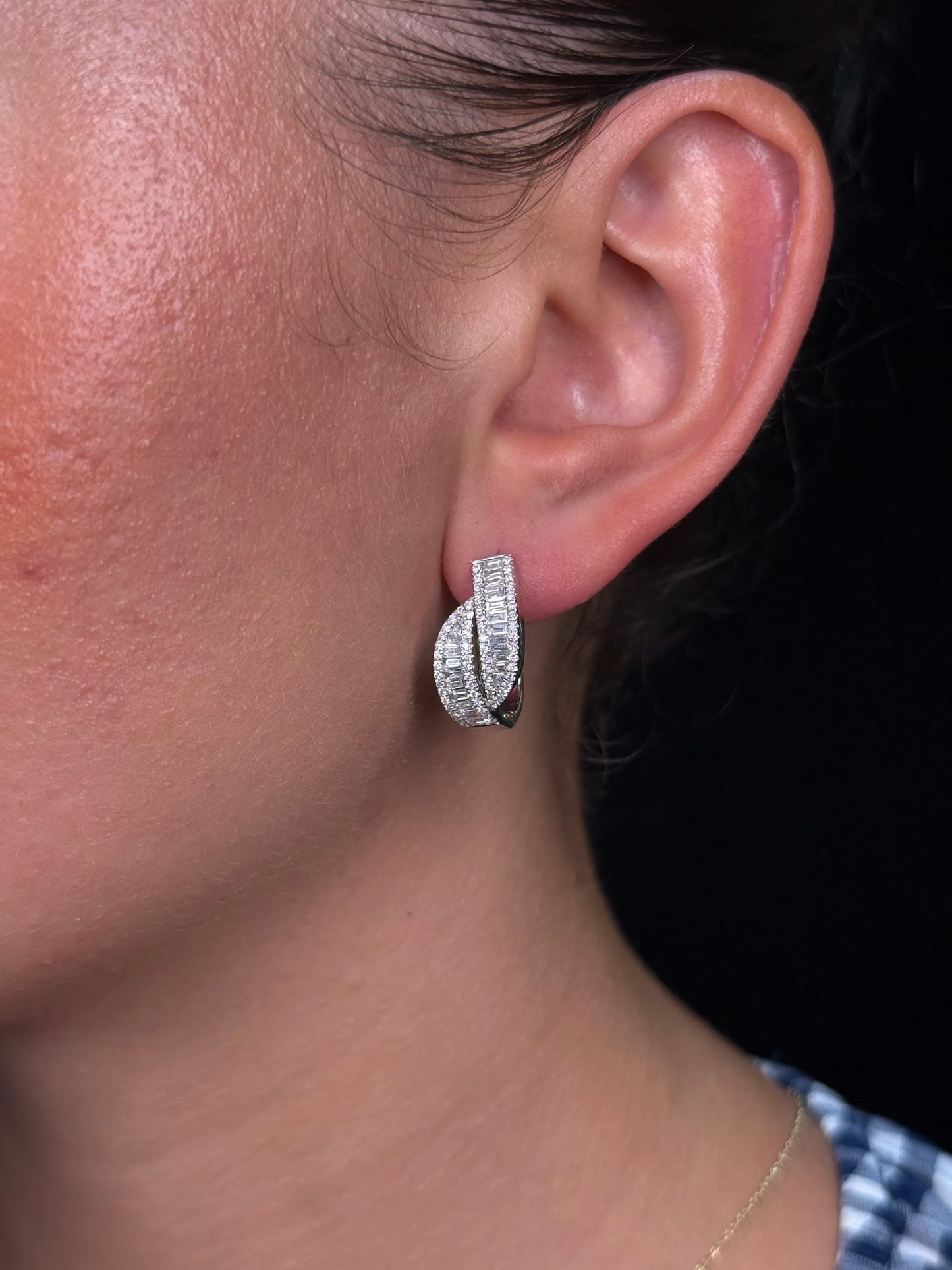 Ladies Side by Side Graduated Diamond Earring