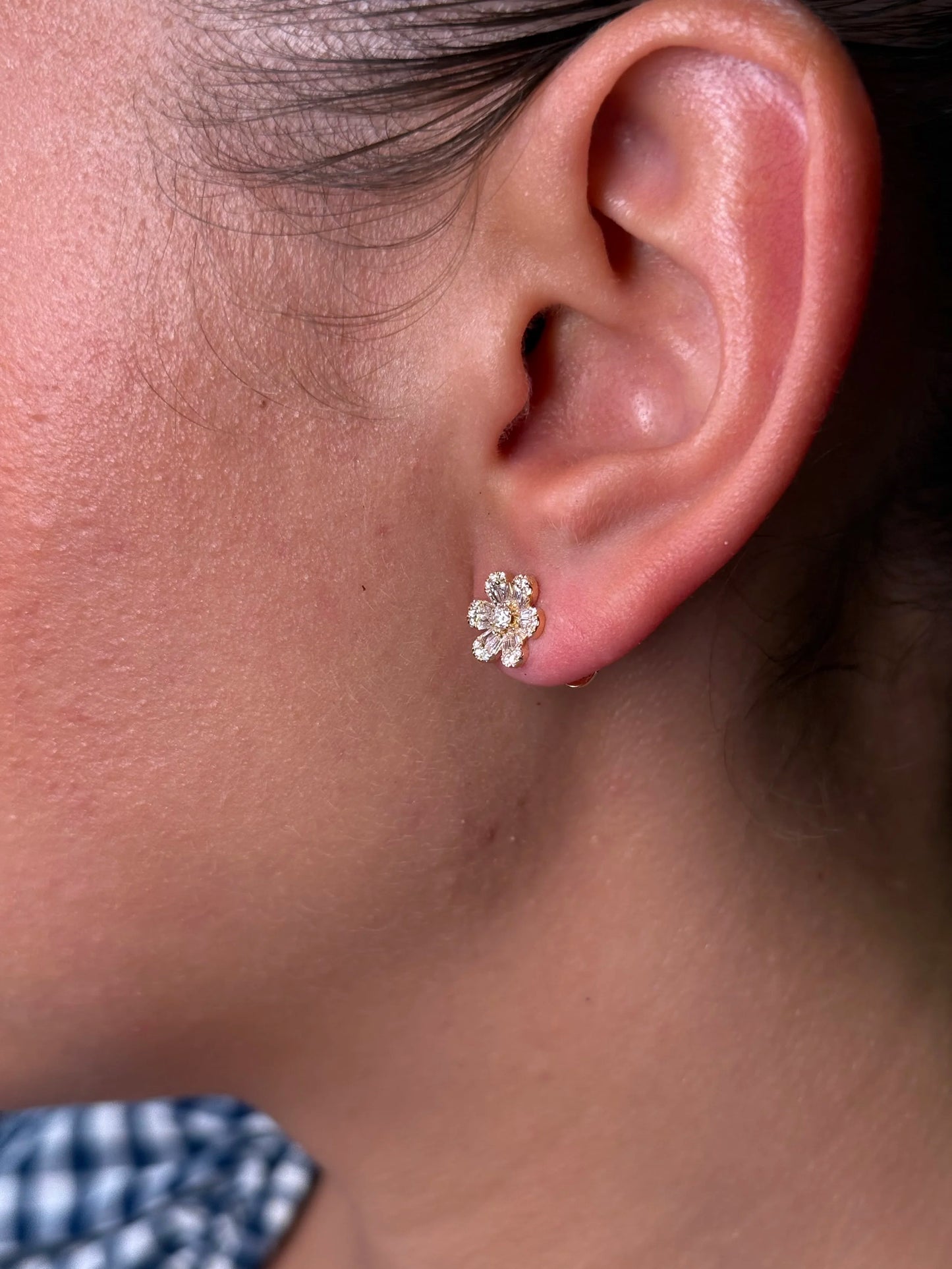 Ladies 6 Pedal Flower Diamond Earring
