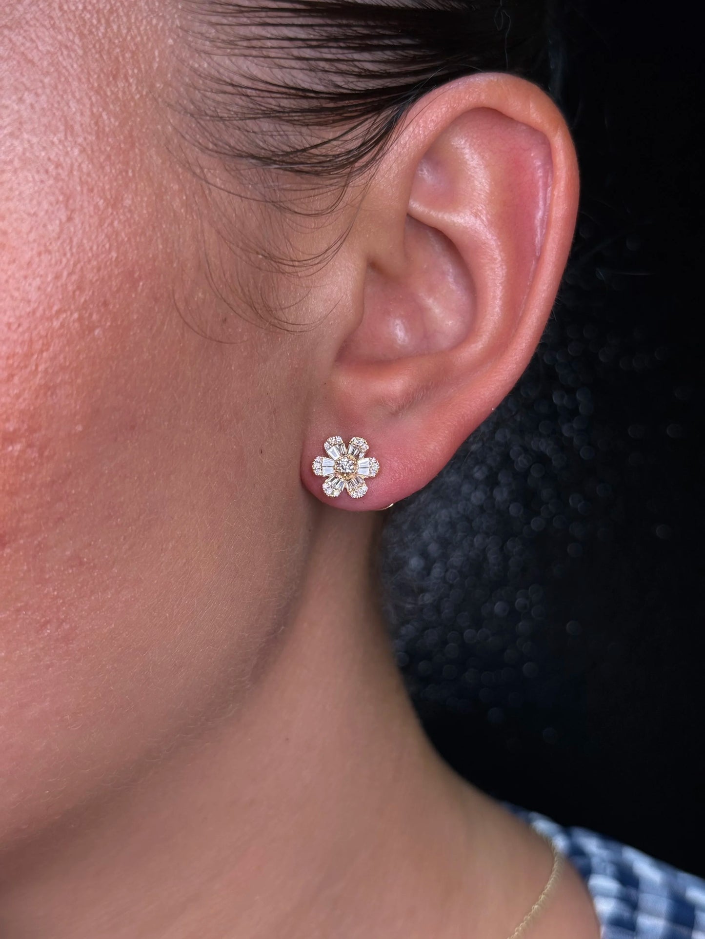 Ladies 6 Pedal Flower Diamond Earring