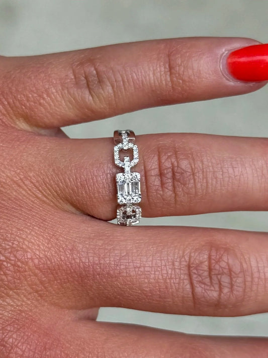 Ladies Cluster Emerald Center Link Ring