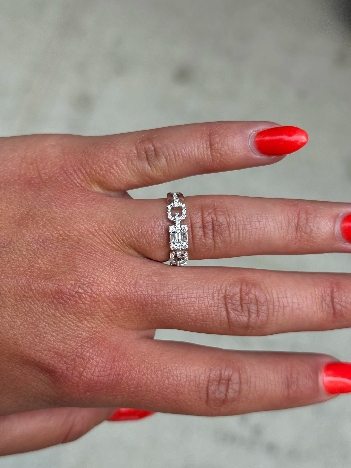 Ladies Cluster Emerald Center Link Ring