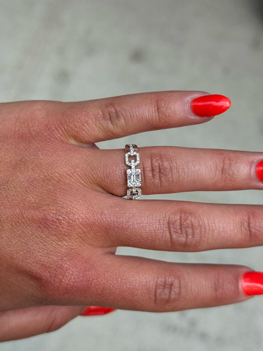 Ladies Cluster Emerald Center Link Ring