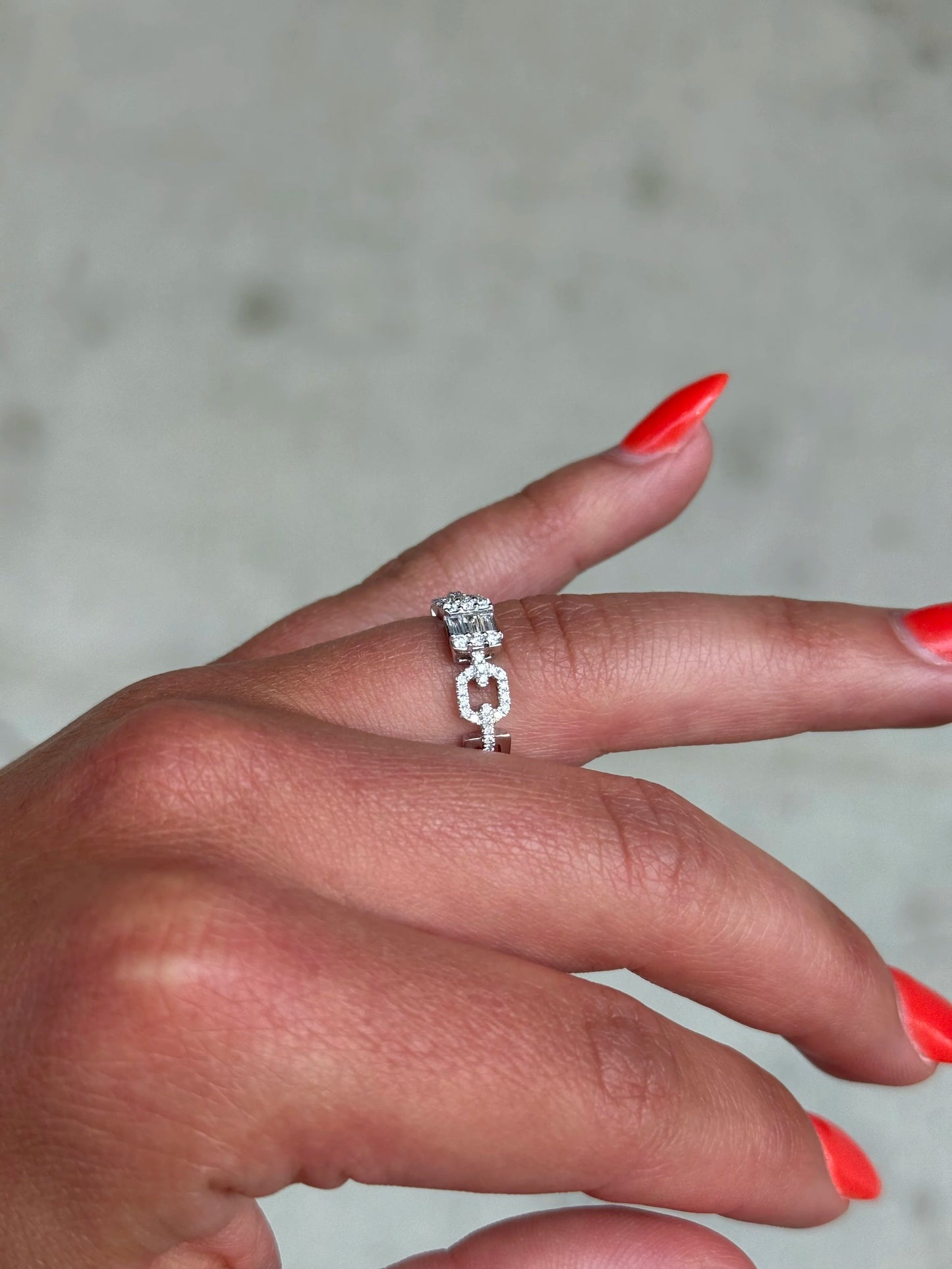 Ladies Cluster Emerald Center Link Ring