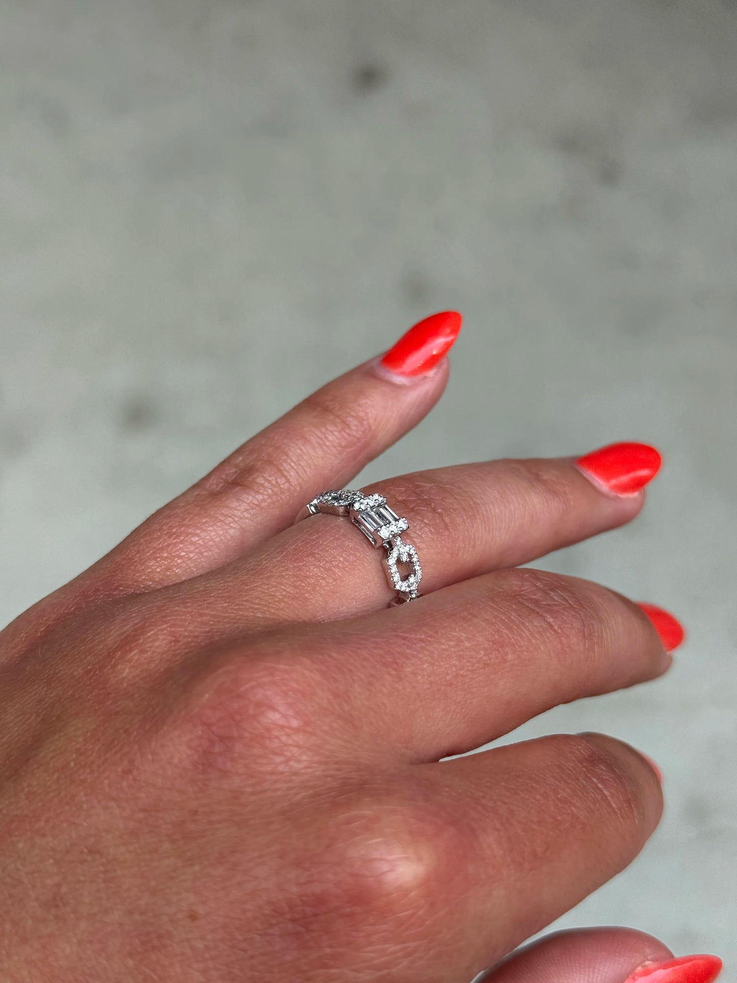 Ladies Cluster Emerald Center Link Ring