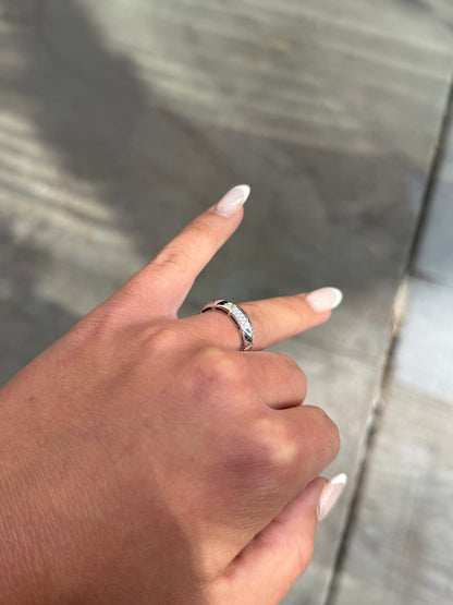 Ladies White Gold and Round Diamond Graduated Ring