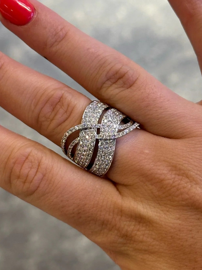 Ladies Opposite Alternating Round Diamond Ring