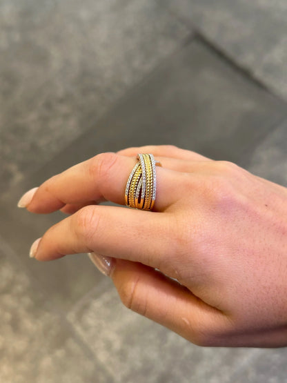 Ladies Overlapping Round Diamond Ring