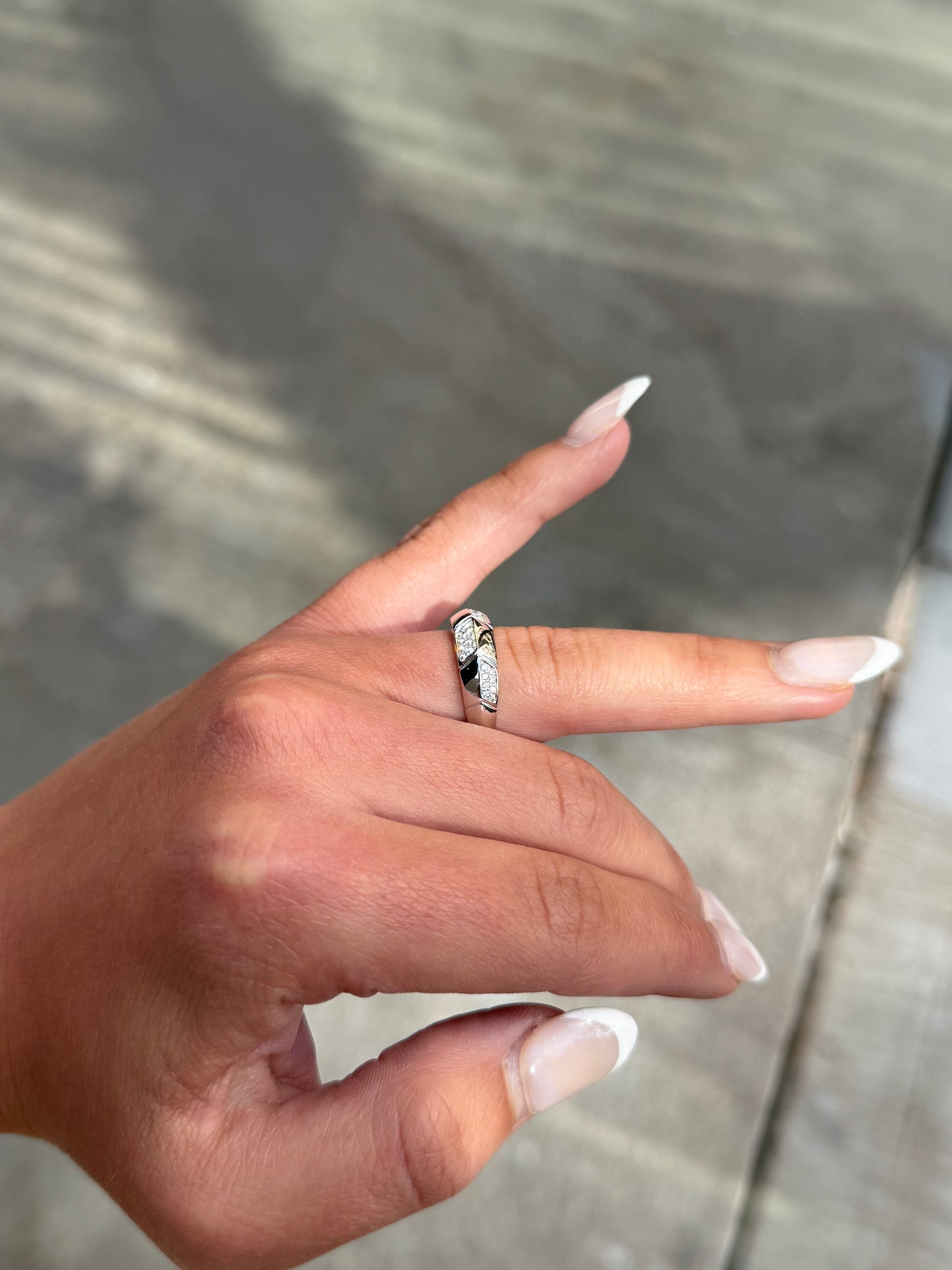 Ladies White Gold and Round Diamond Graduated Ring