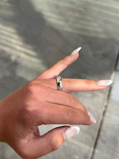 Ladies White Gold and Round Diamond Graduated Ring