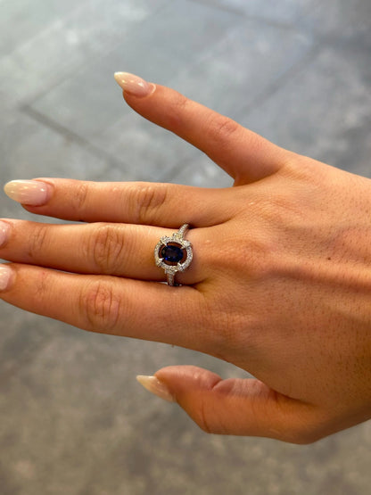 Ladies Center Sapphire Stone and Round Diamond Ring