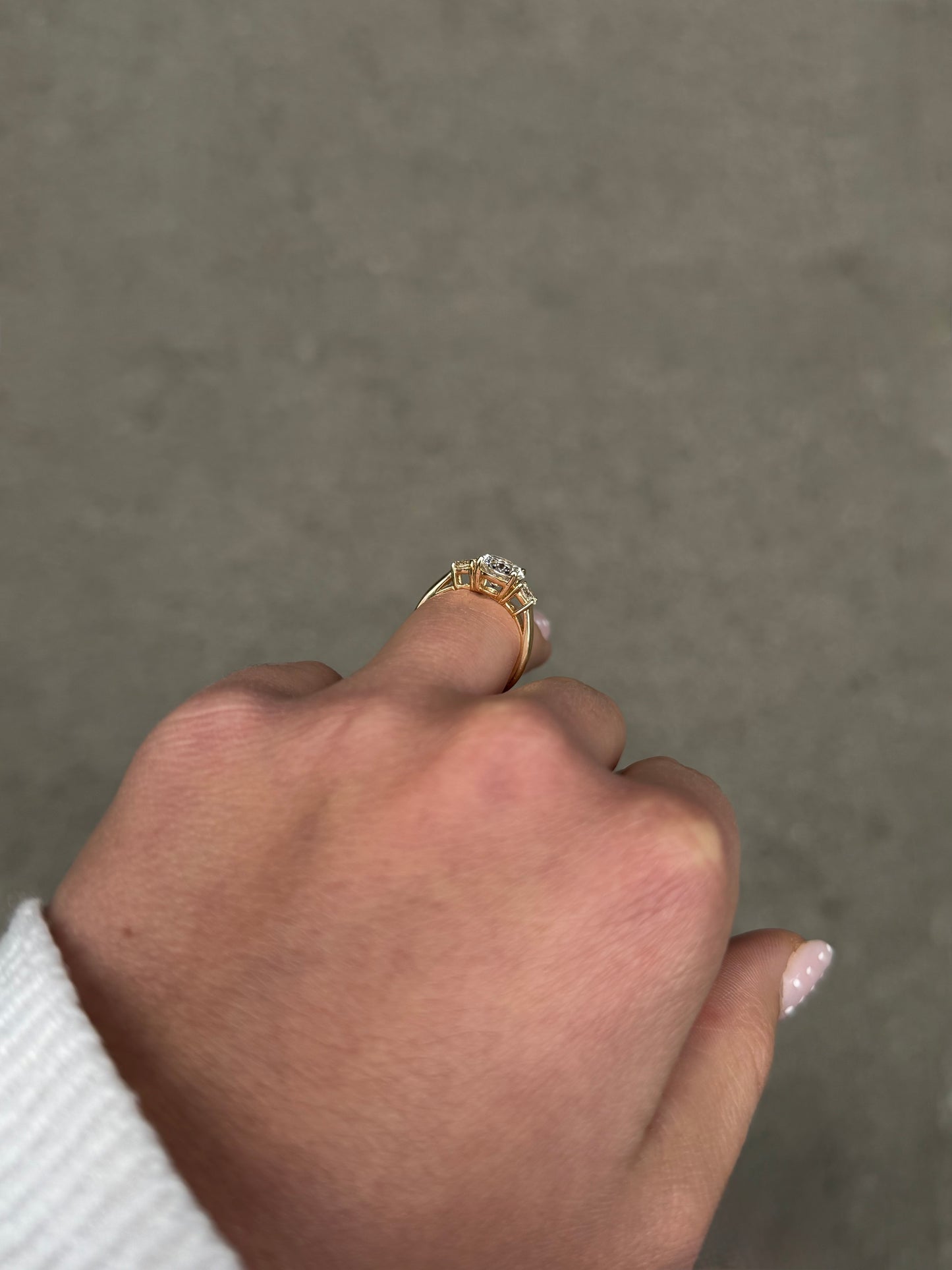 Ladies 3 Stone Round Diamond Engagement Ring