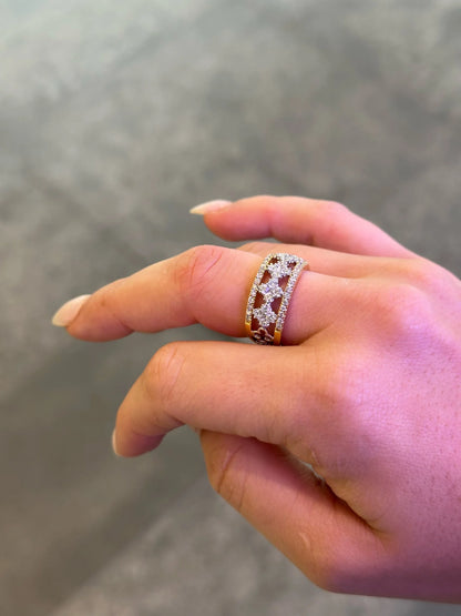 Ladies Clover Round Diamond Ring