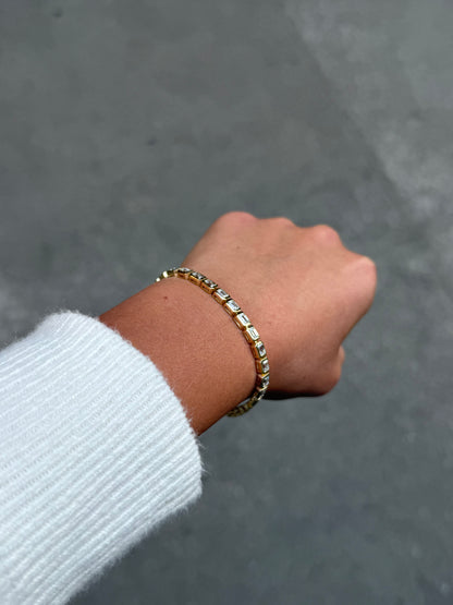 Ladies Lab Grown Bezel Set Emerald Bracelet