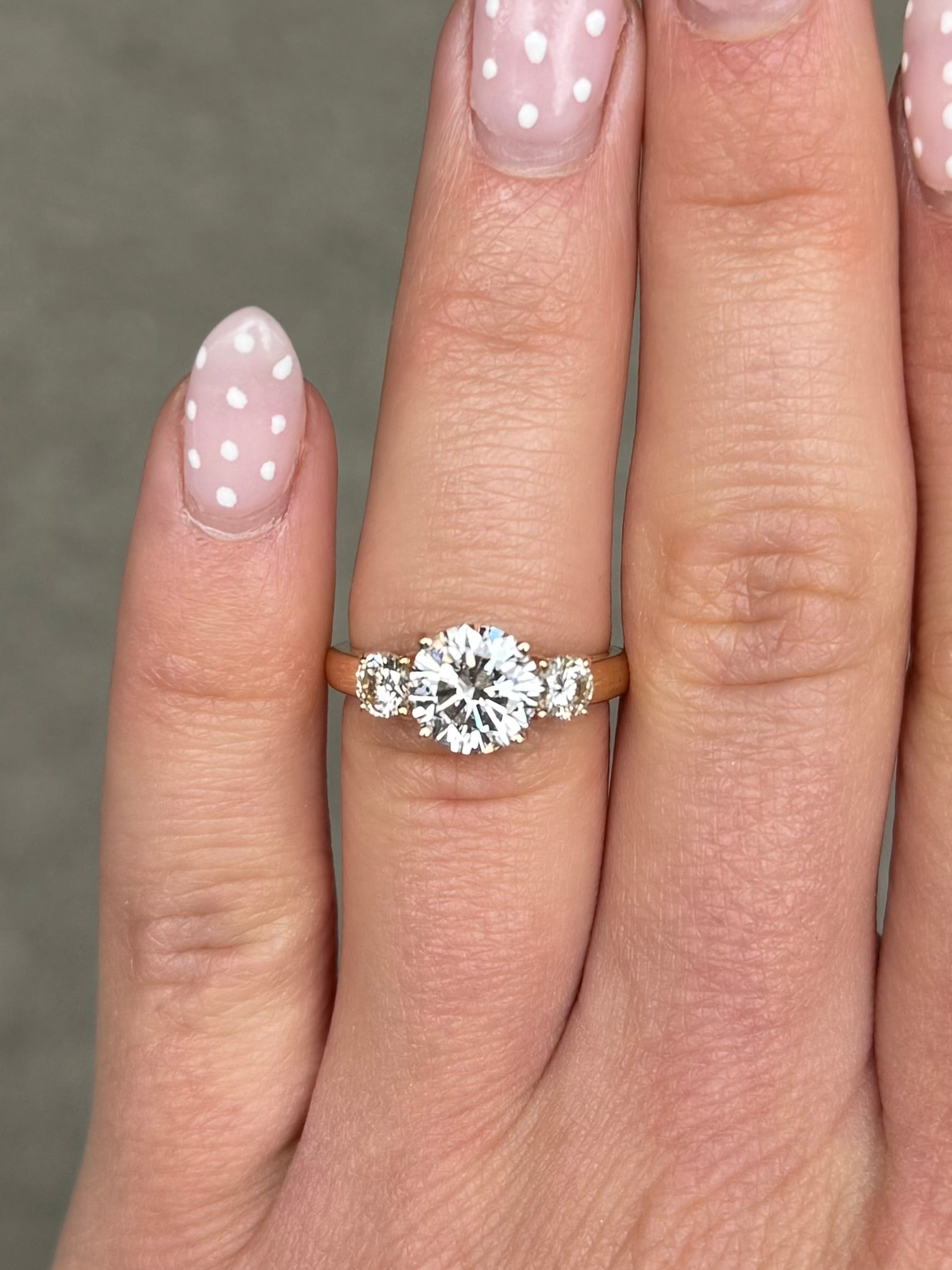 Ladies 3 Stone Round Diamond Engagement Ring