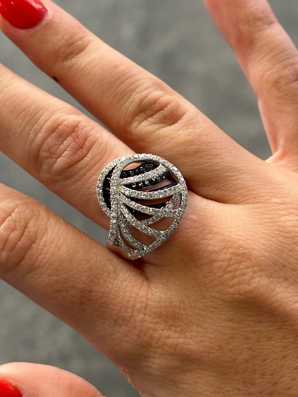 Ladies Overlapping Black Diamond and Round Diamond Ring