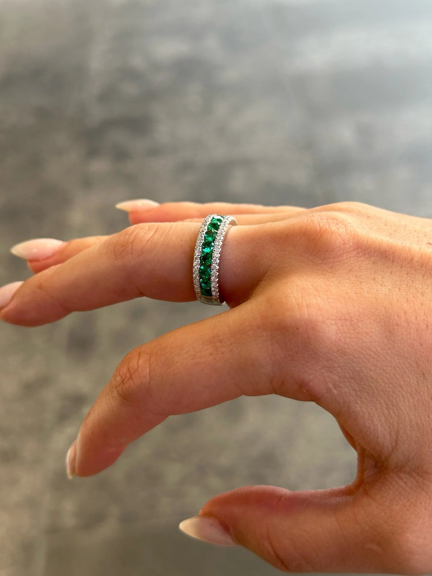 Ladies Emerald Round Diamond Ring