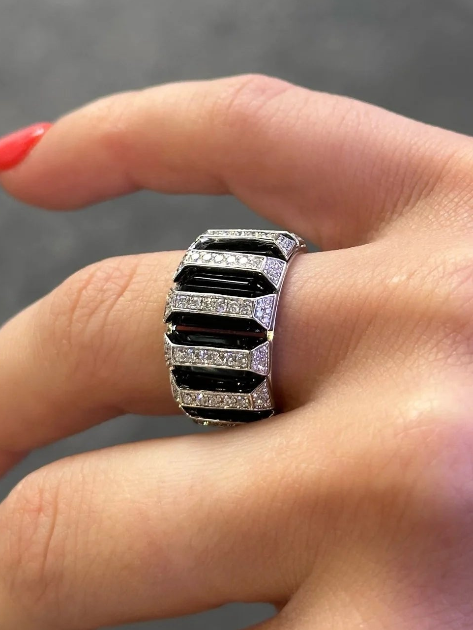 Ladies Alternating Black Onyx and Round Diamond Ring