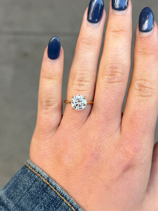 Ladies Lab Grown Round Diamond Engagement Ring