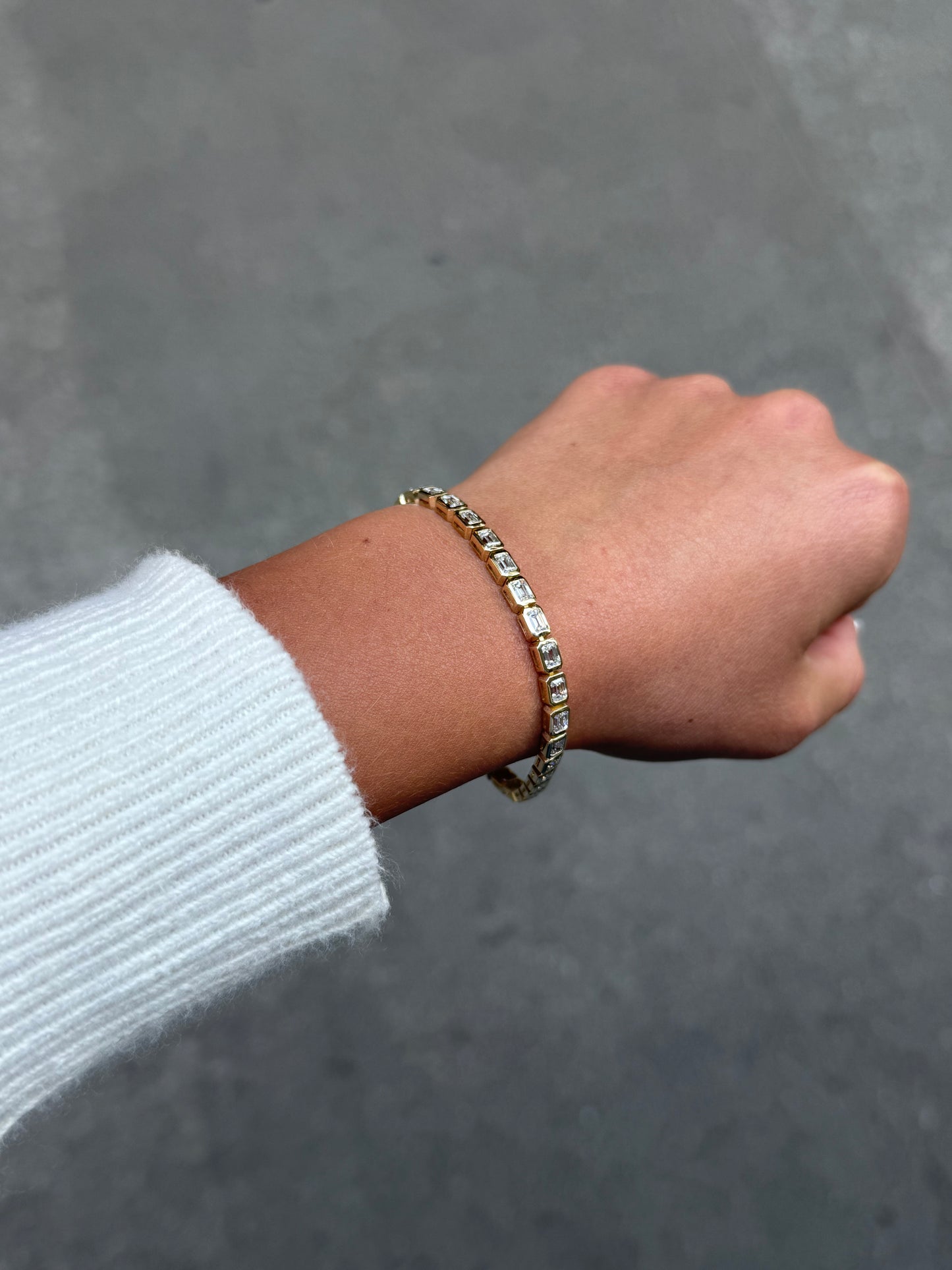 Ladies Lab Grown Bezel Set Emerald Bracelet