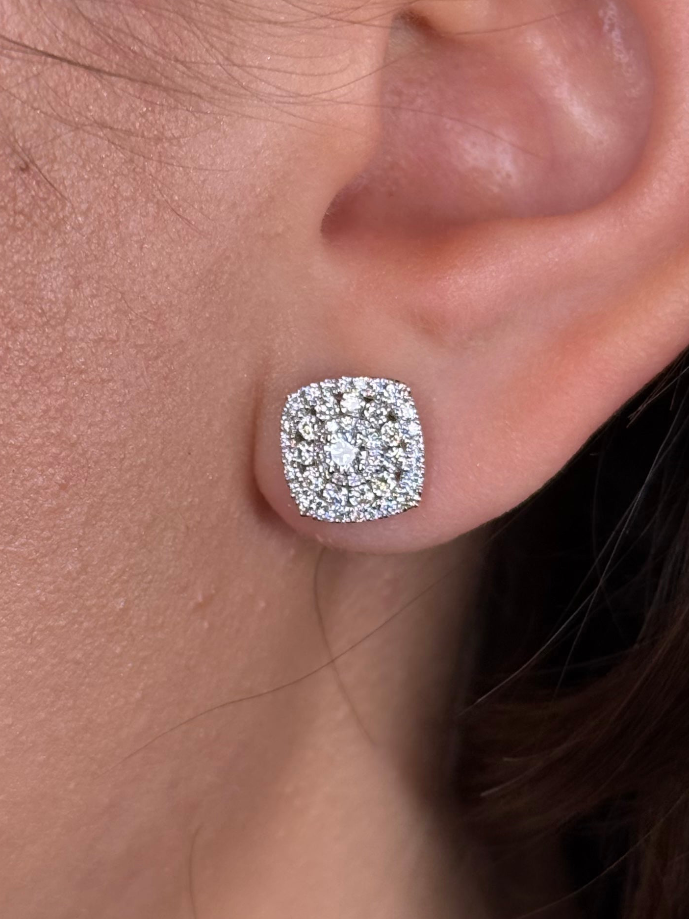 Ladies Round Diamond Cluster Flower Earring