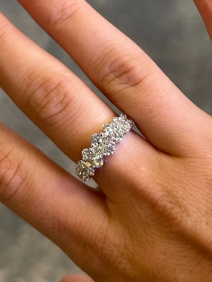 Ladies Cluster Round Diamond Ring