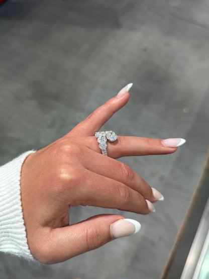 Ladies Graduated Round Diamond Cluster Ring