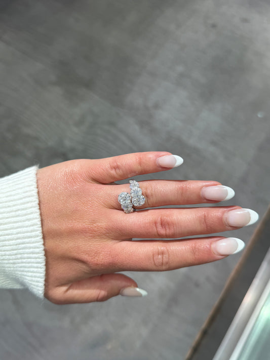 Ladies Graduated Round Diamond Cluster Ring