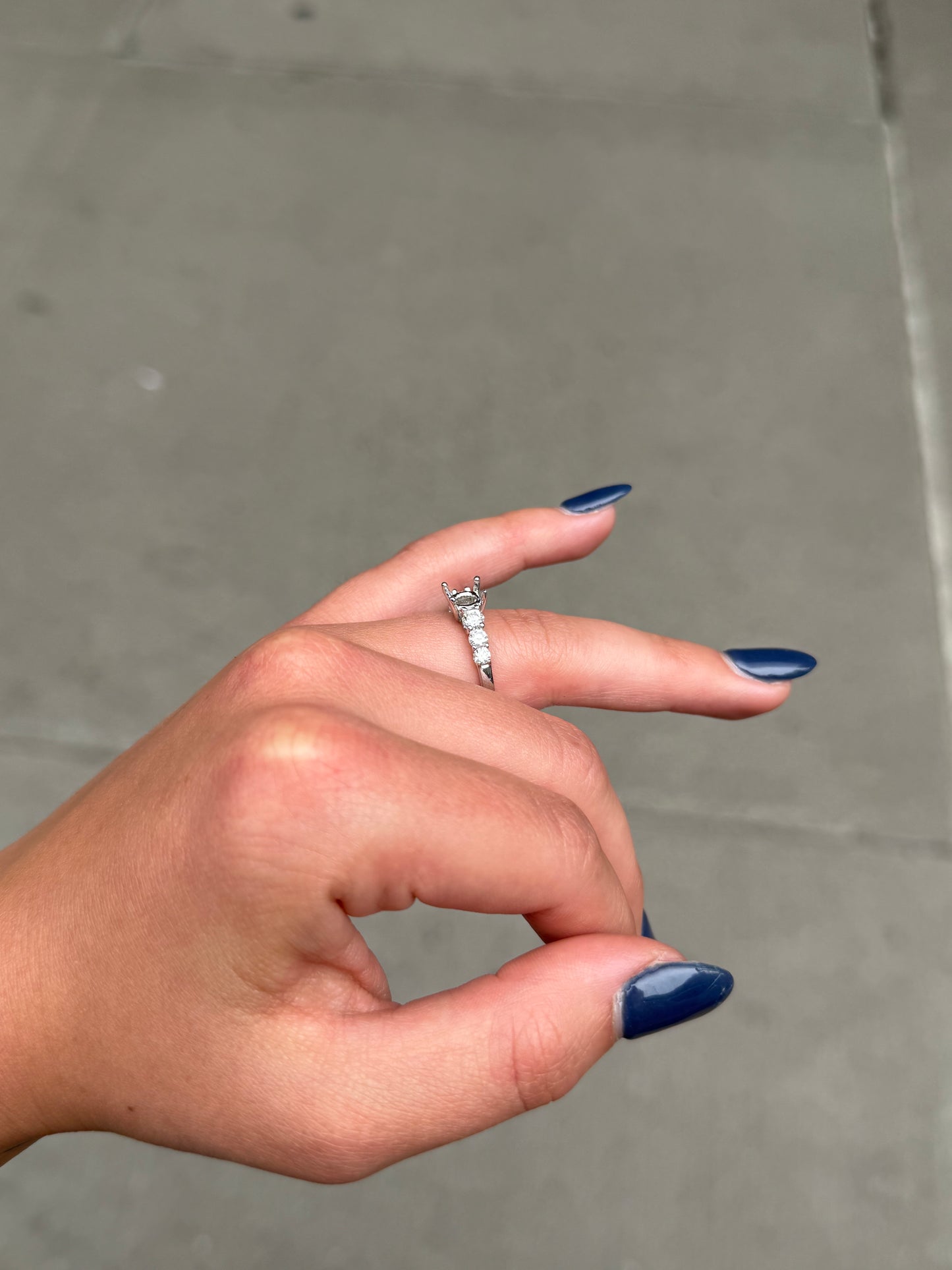 Ladies Graduated 3 Stone Engagement Ring