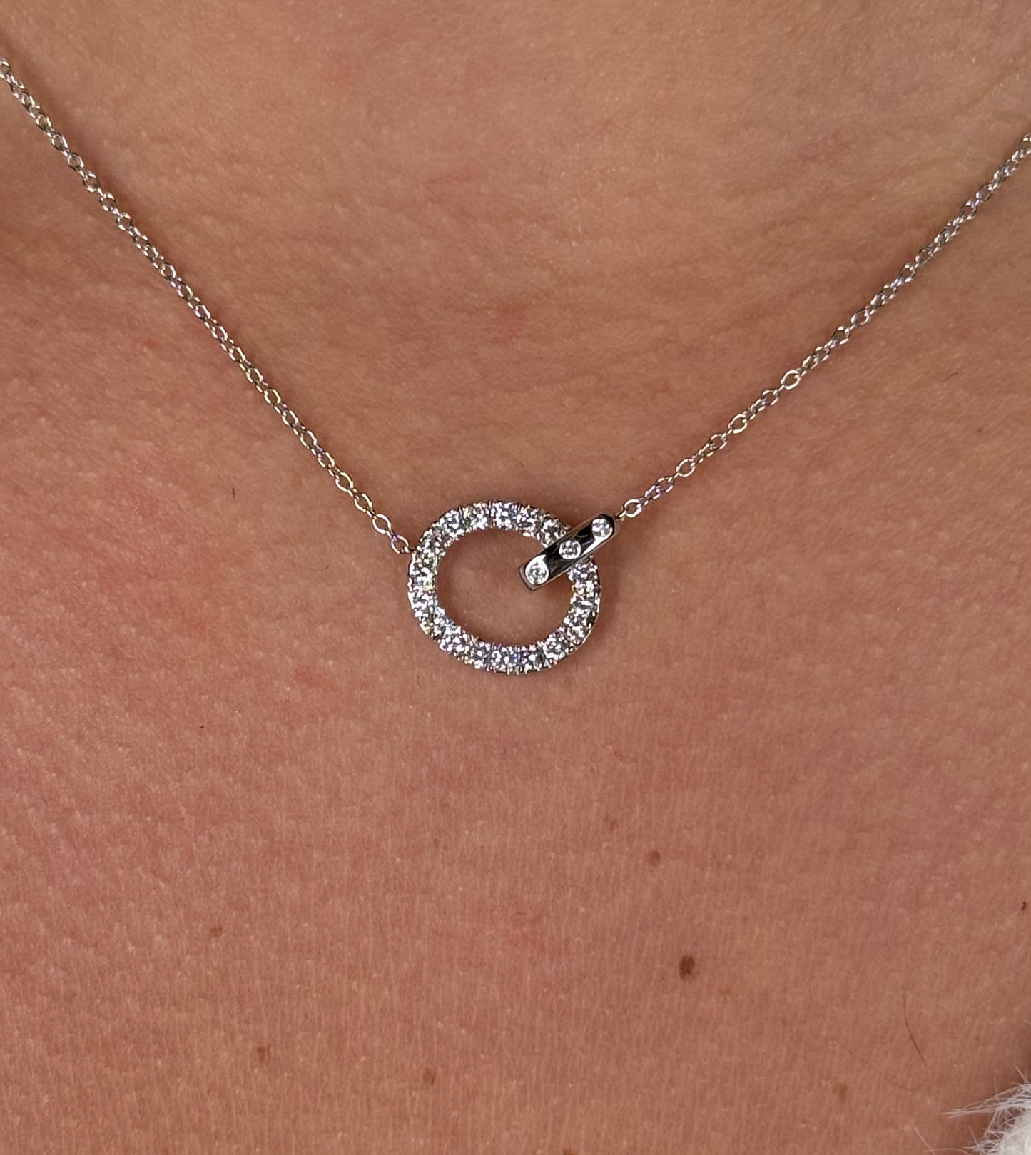 Ladies Round Diamond Circle Necklace